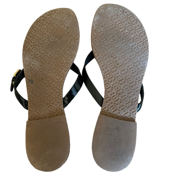 Tory Burch Saffiano Leather Monogram Flat Thong Sandals Size 9 - Picture 10 of 11